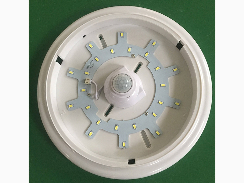 led燈通電后一閃一閃是時(shí)亮?xí)r不亮開燈靠緣分，這種情況怎么解決